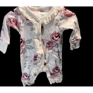 NWT Hat & Sleeper Floral Sleeper Set 🥰